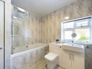 Family Bathroom- click for photo gallery